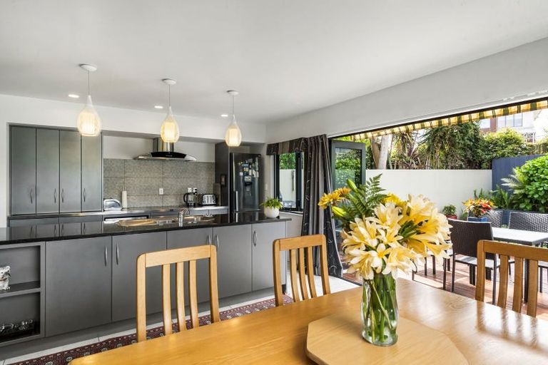 Photo of property in 3/71 Pupuke Road, Northcote, Auckland, 0627