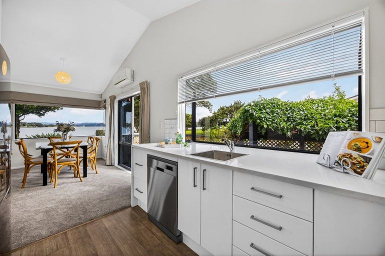 Photo of property in 32b Kiwi Esplanade, Mangere Bridge, Auckland, 2022