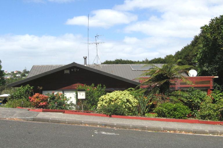 Photo of property in 32 Noeleen Street, Glenfield, Auckland, 0629