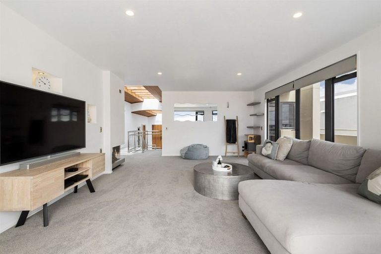 Photo of property in 18 Pacific Parade, Army Bay, Whangaparaoa, 0930