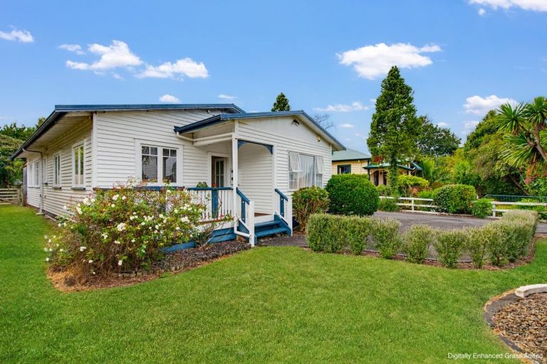 Photo of property in 6 Hull Road, Waiuku, 2123