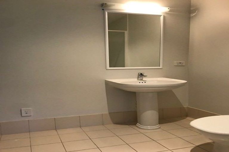 Photo of property in 9b/30 Westward Ho, Glen Eden, Auckland, 0602