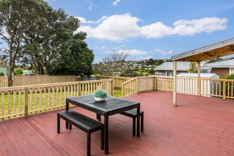 Photo of property in 32 Beauzami Crescent, Ascot Park, Porirua, 5024
