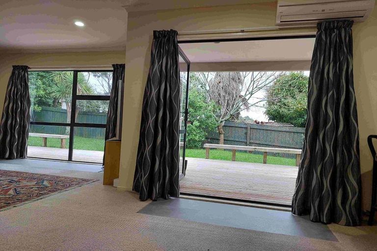 Photo of property in 42 Triangle Road, Massey, Auckland, 0614