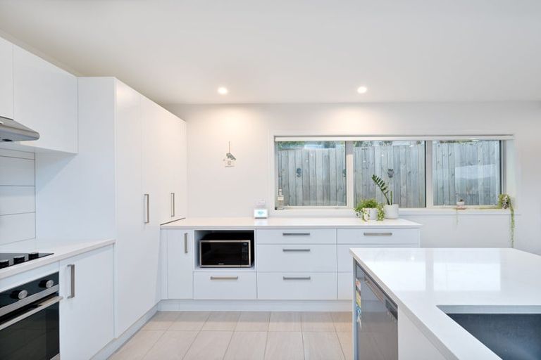 Photo of property in 17 Rauta Way, Helensville, 0800