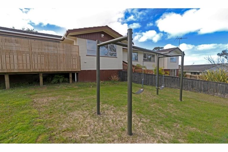 Photo of property in 1 Shale Avenue, Massey, Auckland, 0614