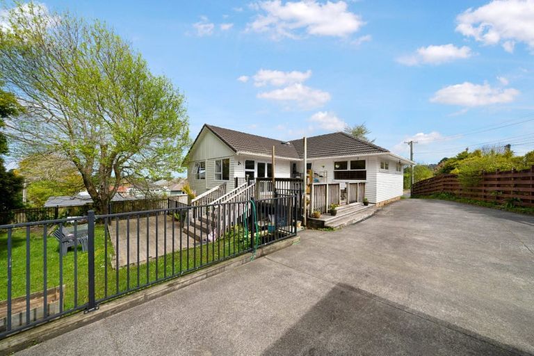 Photo of property in 15 Tauhara Street, Green Bay, Auckland, 0604