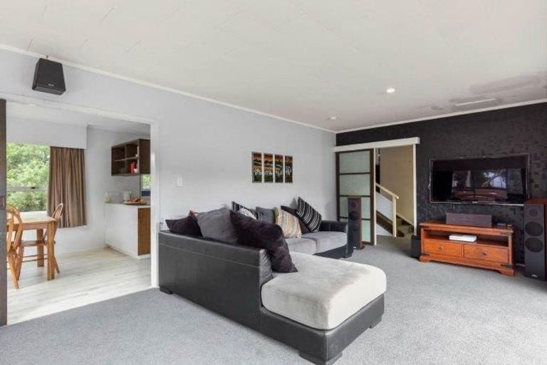 Photo of property in 13 Banksia Place, Goodwood Heights, Auckland, 2105