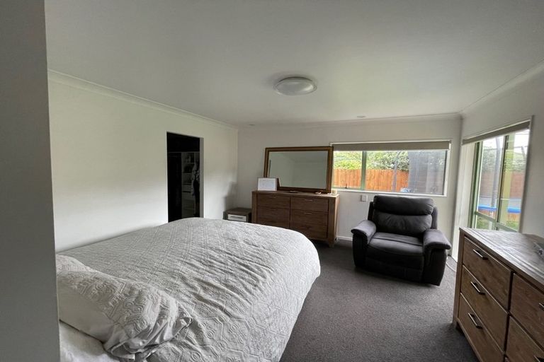 Photo of property in 14 Hagen Close, Golflands, Auckland, 2013
