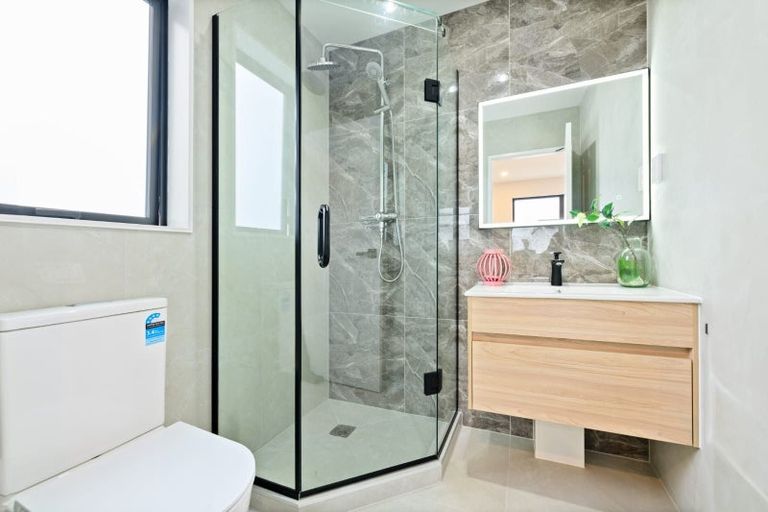 Photo of property in 114 Hyperion Drive, Randwick Park, Auckland, 2105