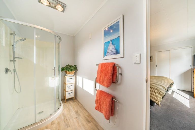 Photo of property in 3 Aniseed Grove, Timberlea, Upper Hutt, 5018