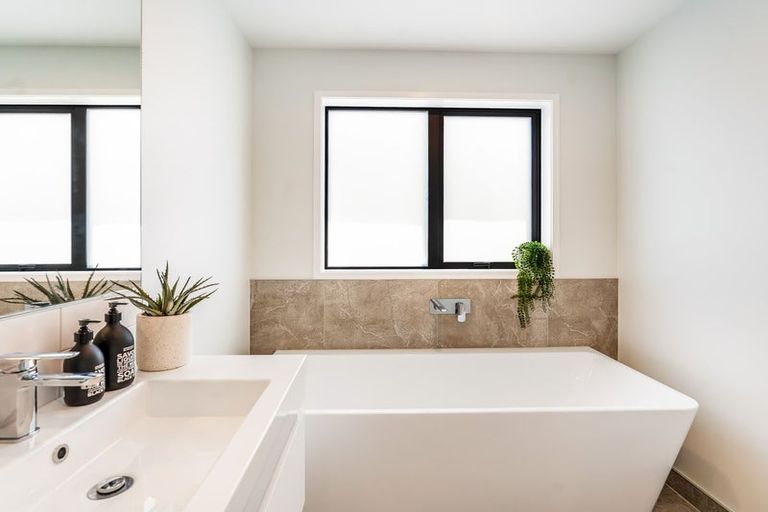 Photo of property in 4 Manaakitia Road, Karaka, 2124