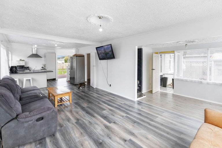 Photo of property in 11 Russell Road, Wainuiomata, Lower Hutt, 5014