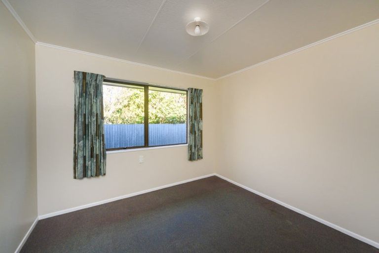 Photo of property in 18 Westmere Place, Takaro, Palmerston North, 4412