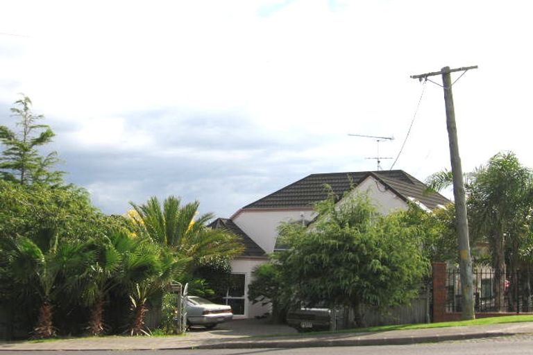 Photo of property in 2/992 Beach Road, Torbay, Auckland, 0630