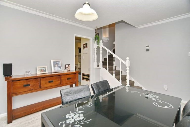 Photo of property in 15 Sonning Place, Redwood, Christchurch, 8051