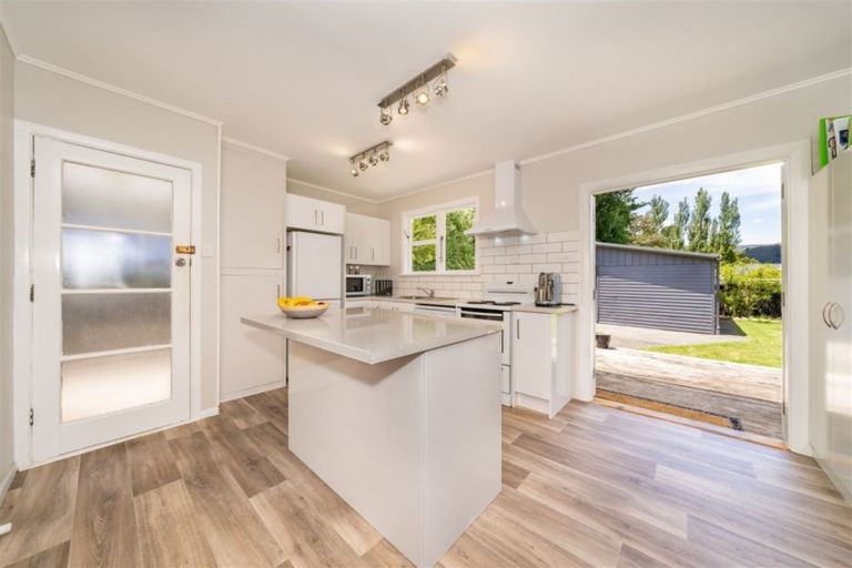 Photo of property in 5 Whangakoko Grove, Birchville, Upper Hutt, 5018