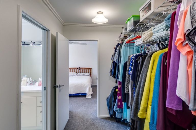 Photo of property in 1 Cambridge Terrace, Taradale, Napier, 4112