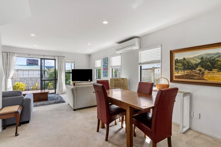 Photo of property in 3/64 Schnapper Rock Road, Schnapper Rock, Auckland, 0632