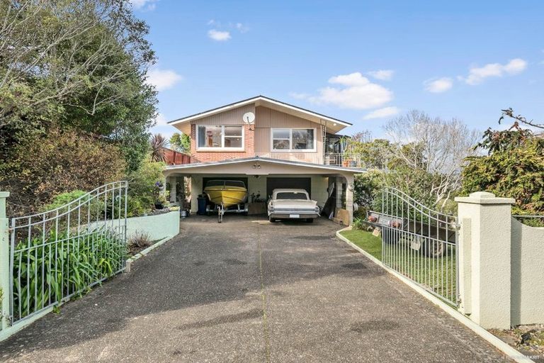 Photo of property in 20 Valley View Road, Glenfield, Auckland, 0629
