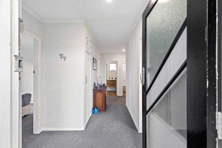 Photo of property in 19 Battersea Place, Roslyn, Palmerston North, 4414