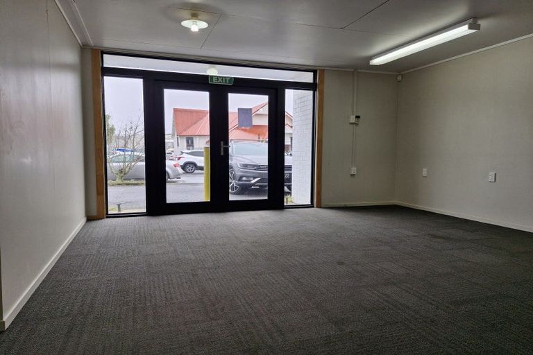 Photo of property in 1/73 Lake Road, Northcote, Auckland, 0627