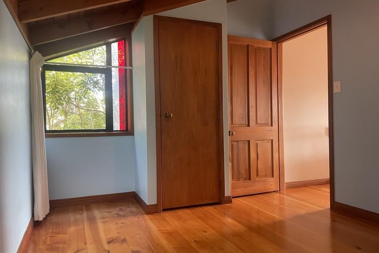 Photo of property in 18 Rayner Road, Piha, New Lynn, 0772