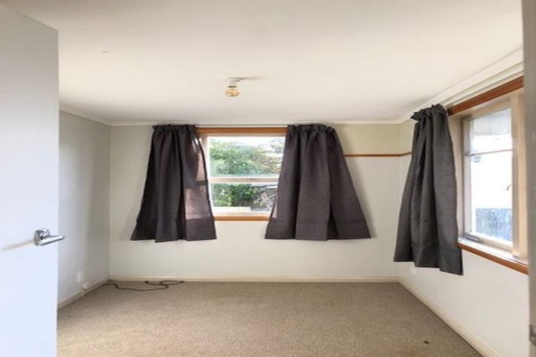 Photo of property in 18 Raphael Place, West Harbour, Auckland, 0618