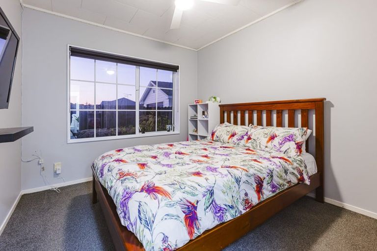 Photo of property in 21 Randwick Place, Randwick Park, Auckland, 2105