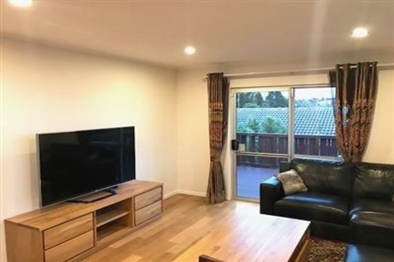 Photo of property in 6 Celeste Place, Totara Vale, Auckland, 0627