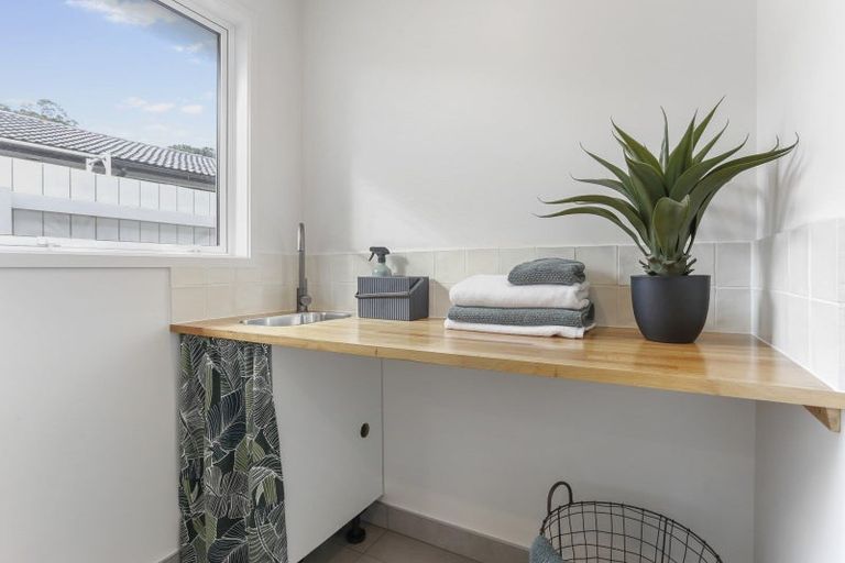 Photo of property in 8a Steen Place, Mangere Bridge, Auckland, 2022