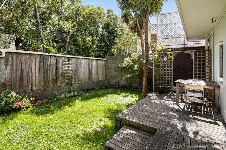 Photo of property in Hobson Flats, 2/1 Hobson Street, Pipitea, Wellington, 6011