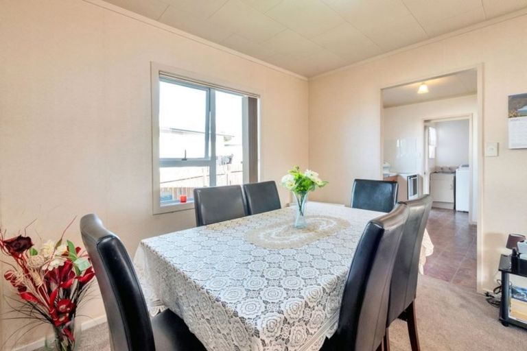 Photo of property in 54 Hindmarsh Street, Henderson, Auckland, 0612