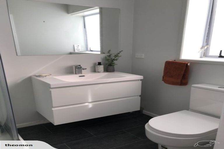 Photo of property in 125 Chamberlain Road, Massey, Auckland, 0614