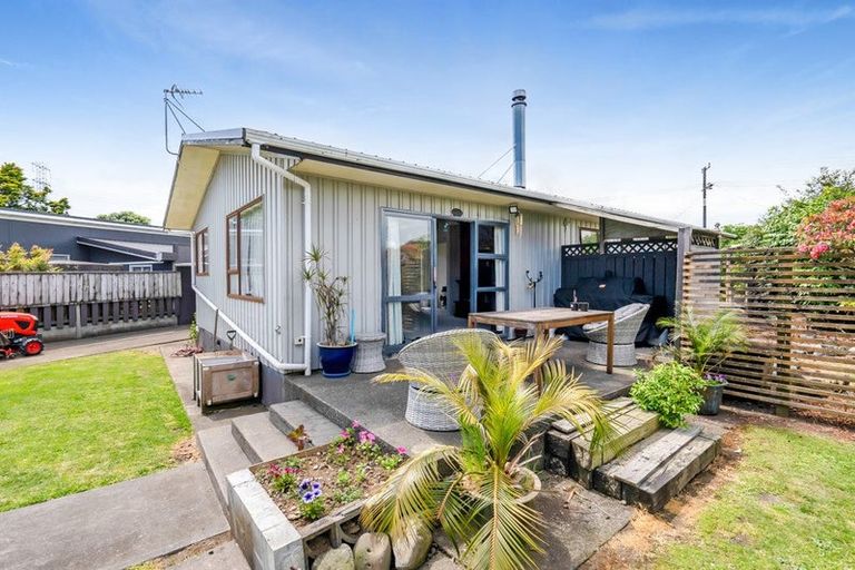 Photo of property in 376 South Road, Omata, New Plymouth, 4374