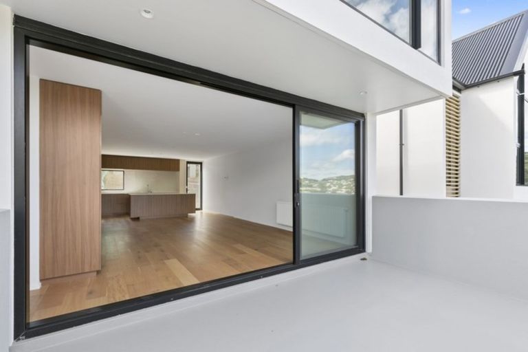 Photo of property in 75 Melbourne Road, Island Bay, Wellington, 6023