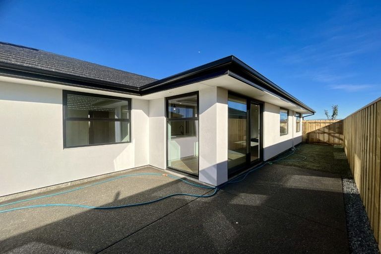 Photo of property in 6 Mehrtens Crescent, Woodend, 7691