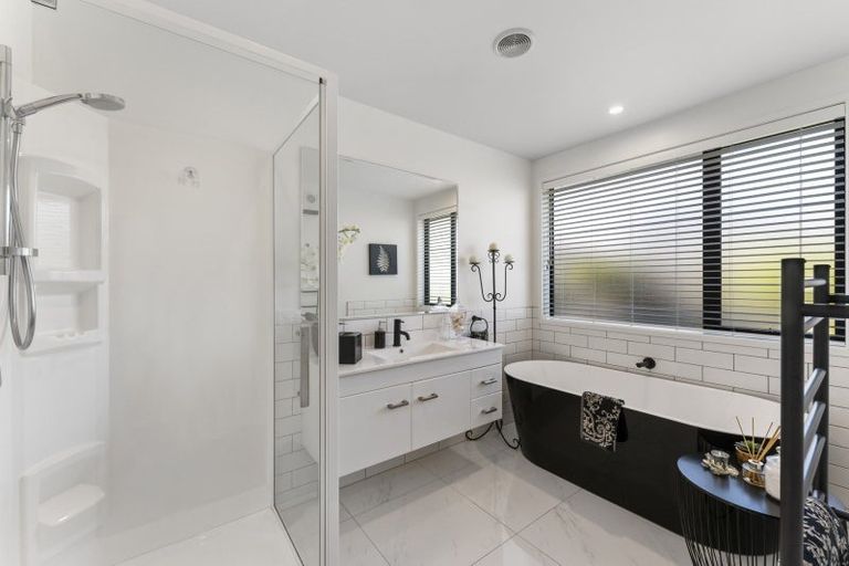 Photo of property in 30 Hiria Crescent, Papamoa Beach, Papamoa, 3118