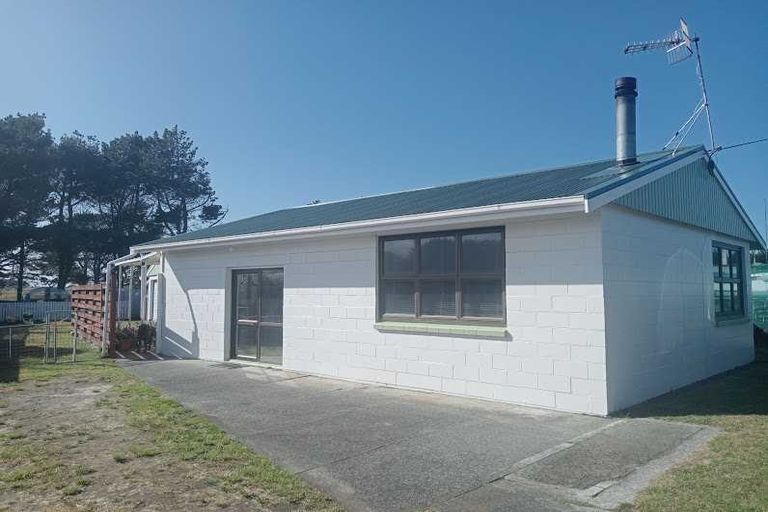 Photo of property in 65 Punga Street, Tangimoana, 4822