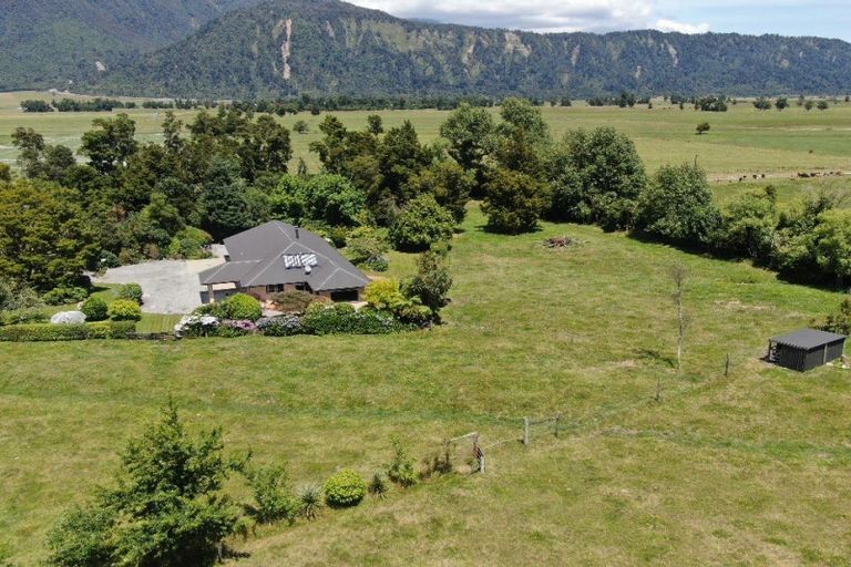 Photo of property in 22 Petersen Road, Harihari, 7884