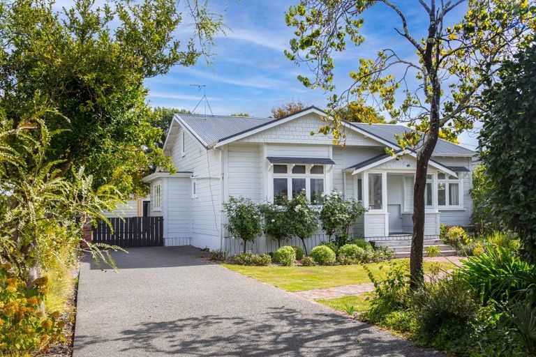 Photo of property in 35 Cambridge Terrace, Masterton, 5810
