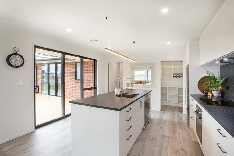 Photo of property in 54 Kitemaunga Avenue, One Tree Point, 0118