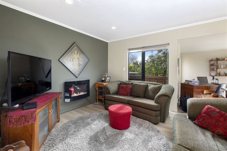Photo of property in 2/9 Cashmere Place, Glenfield, Auckland, 0629