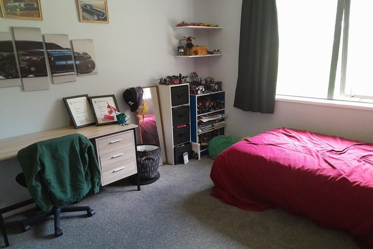 Photo of property in 296 Forest Hill Road, Waiatarua, Auckland, 0612