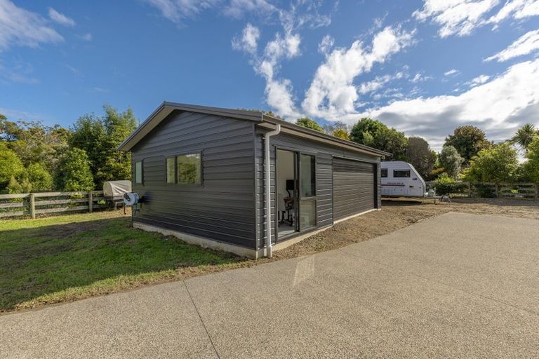 Photo of property in 105 Peka Peka Road, Peka Peka, Waikanae, 5391