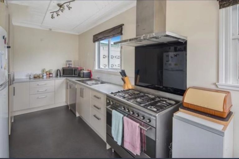 Photo of property in 57 Maupuia Road, Maupuia, Wellington, 6022