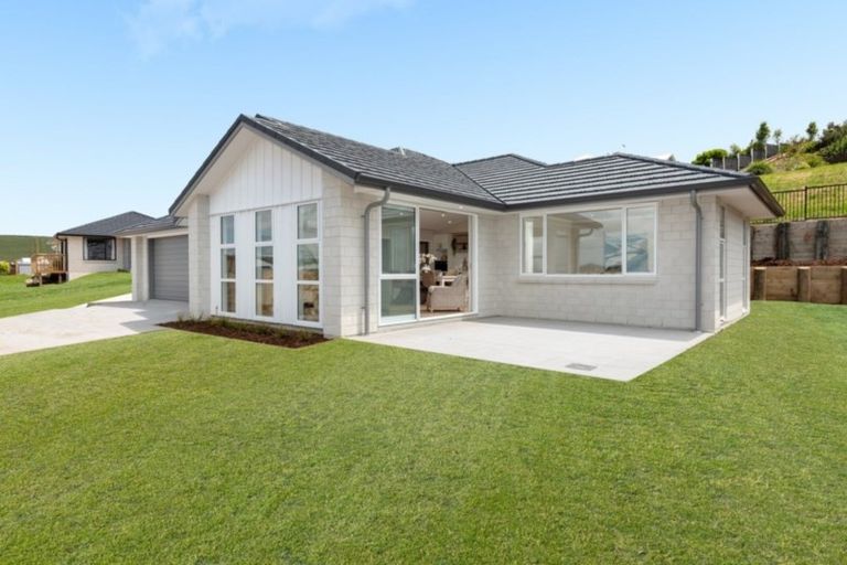 Photo of property in 7 Lakeside Terrace, Omokoroa, 3114