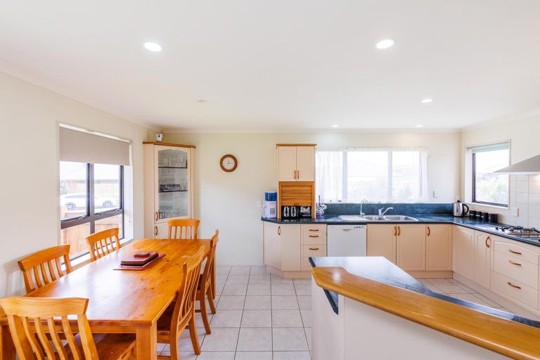Photo of property in 14 Woodgate Court, Fitzherbert, Palmerston North, 4410