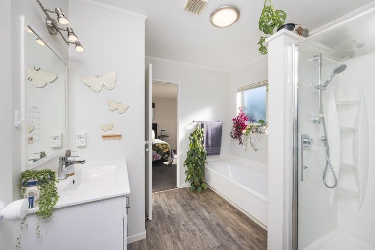 Photo of property in 20 Lydia Place, Kelvin Grove, Palmerston North, 4414