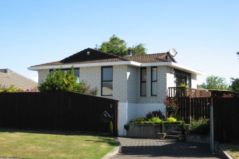 Photo of property in 5 Crosdale Place, Burnside, Christchurch, 8042